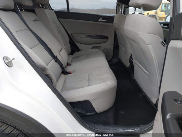KNDPMCAC1L7771561 KIA Sportage Lx