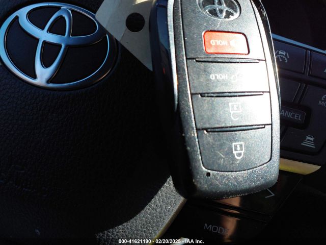 JTDACAAJ1S3005122 Toyota Crown Signia Xle