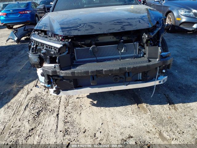 JTDACAAJ1S3005122 Toyota Crown Signia Xle
