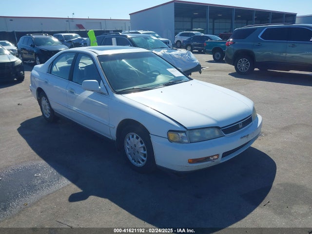 41621192 :رقم المزاد ، 1HGCD5651TA152435 vin ، 1996 Honda Accord Ex/ex-r مزاد بيع