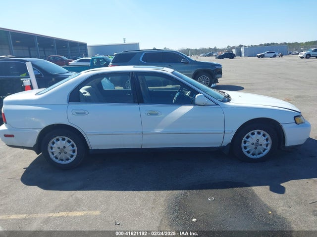 41621192 :رقم المزاد ، 1HGCD5651TA152435 vin ، 1996 Honda Accord Ex/ex-r مزاد بيع