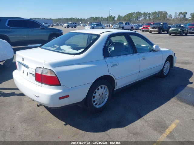 41621192 :رقم المزاد ، 1HGCD5651TA152435 vin ، 1996 Honda Accord Ex/ex-r مزاد بيع