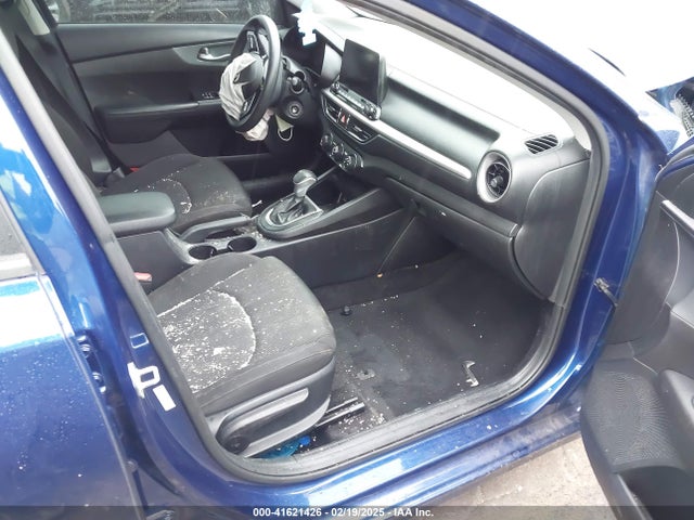 3KPF24AD8ME397855 KIA Forte Lxs