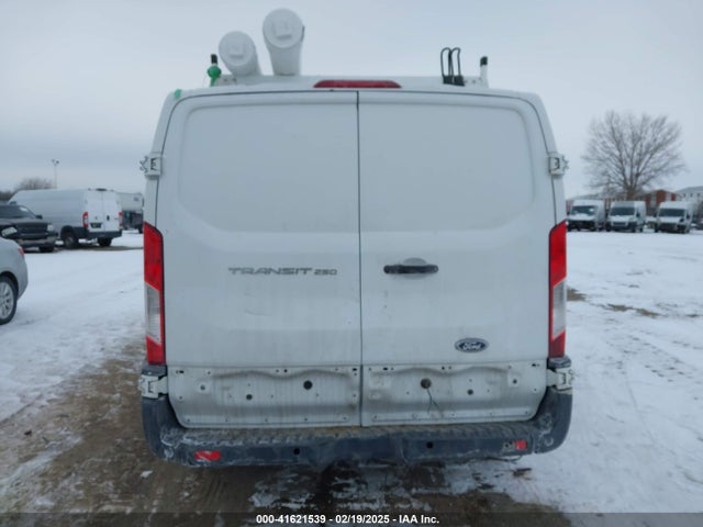 1FTNR1ZM7FKA35185 Ford Transit-250