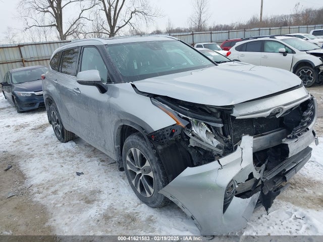 5TDGZRBH8LS046415 Toyota Highlander Xle