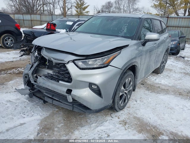 5TDGZRBH8LS046415 Toyota Highlander Xle
