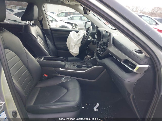 5TDGZRBH8LS046415 Toyota Highlander Xle