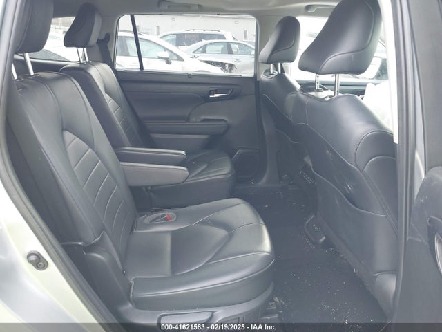 5TDGZRBH8LS046415 Toyota Highlander Xle