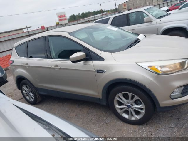 1FMCU0GD2HUA52756 Ford ESCAPE SE