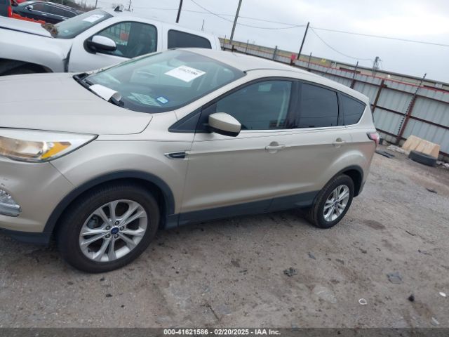 1FMCU0GD2HUA52756 Ford ESCAPE SE