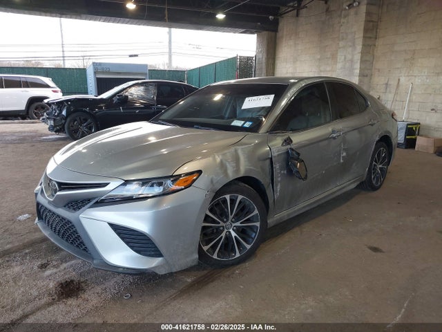 4T1B11HK8JU658463 Toyota CAMRY SE