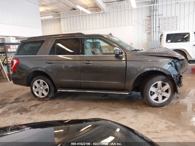 1FMJU1JT8KEA82990 Ford Expedition Xlt