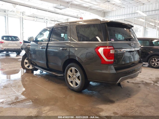1FMJU1JT8KEA82990 Ford Expedition Xlt