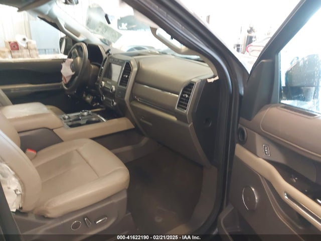 1FMJU1JT8KEA82990 Ford Expedition Xlt