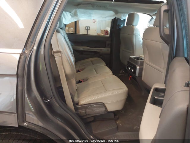 1FMJU1JT8KEA82990 Ford Expedition Xlt
