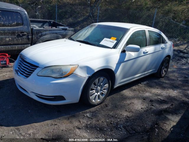 1C3CCBAB2EN208735 Chrysler 200 LX