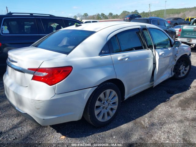 1C3CCBAB2EN208735 Chrysler 200 LX