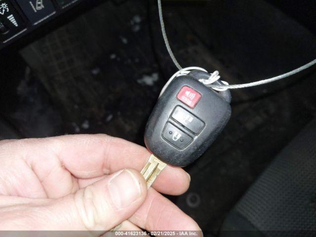 2T3RFREV5JW795056 Toyota Rav4 Xle