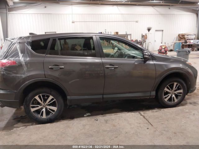 2T3RFREV5JW795056 Toyota Rav4 Xle