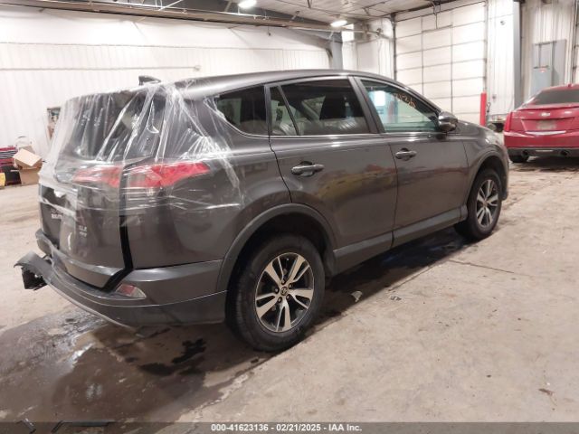 2T3RFREV5JW795056 Toyota Rav4 Xle