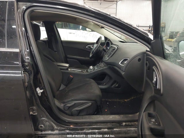 Chrysler 200 Limited 2015 1C3CCCAB2FN696575 Image 5