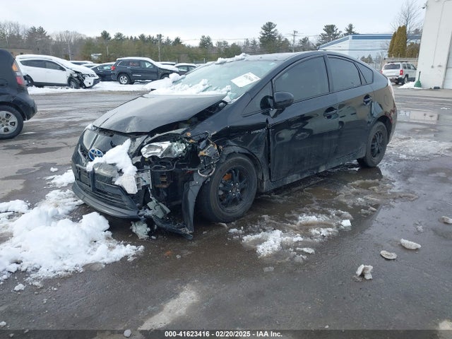 Toyota Prius Two 2014 JTDKN3DU5E0377567 Image 2