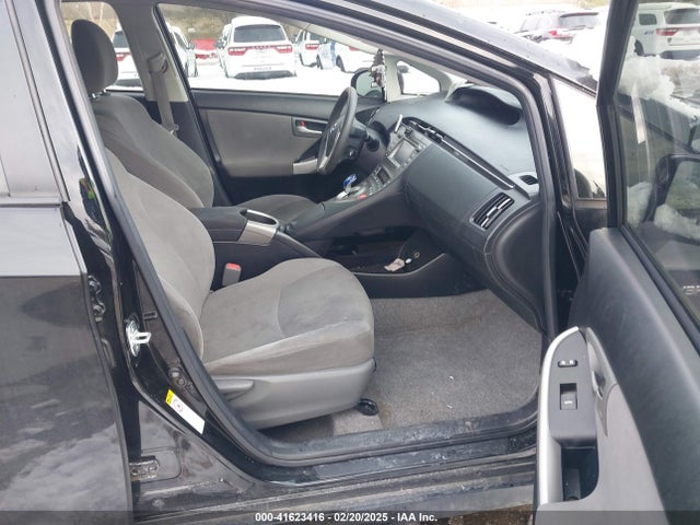 Toyota Prius Two 2014 JTDKN3DU5E0377567 Image 5