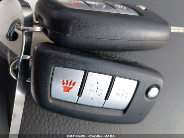 JN1BJ1CP9JW194825 Nissan Rogue Sport S