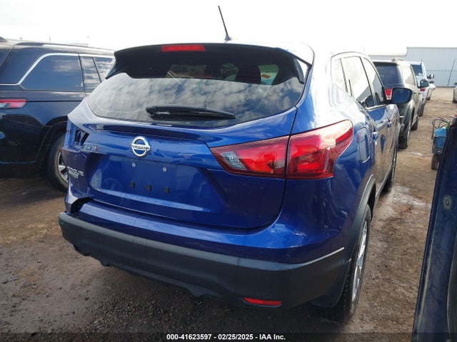 JN1BJ1CP9JW194825 Nissan Rogue Sport S