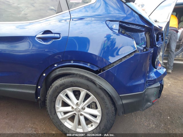 JN1BJ1CP9JW194825 Nissan Rogue Sport S