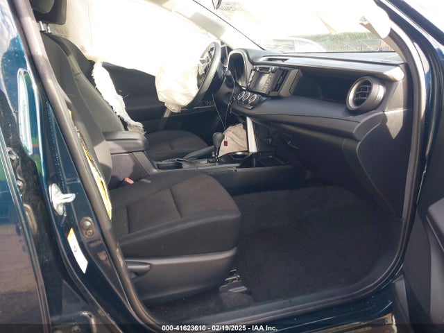 JTMBFREV3JJ729895 Toyota RAV4 LE