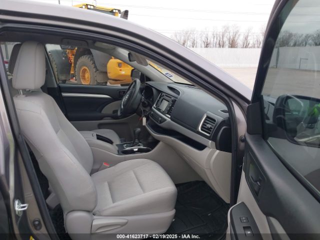 5TDZZRFH3JS251057 Toyota Highlander Le