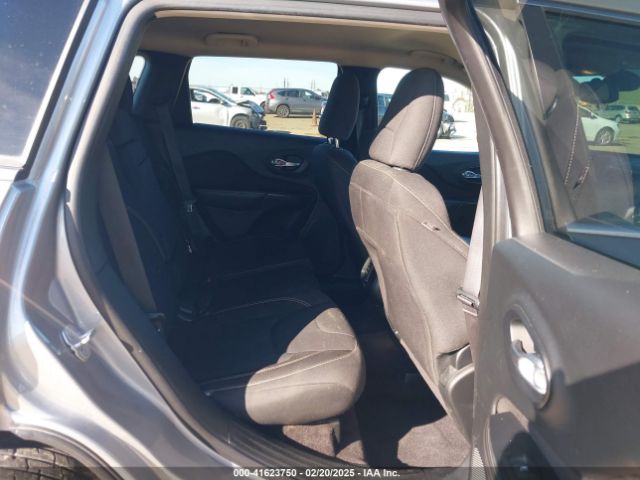 1C4PJLCB4GW290583 Jeep Cherokee Latitude
