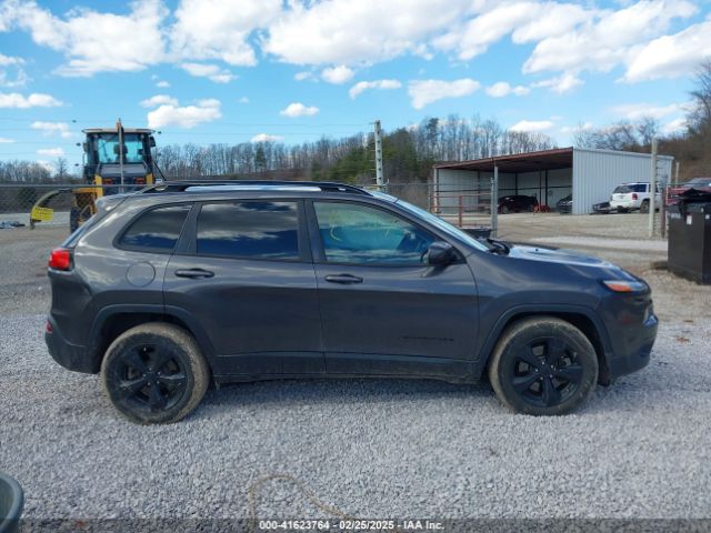 1C4PJMCX1JD593518 Jeep Cherokee Latitude 4x4