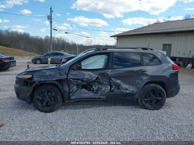 1C4PJMCX1JD593518 Jeep Cherokee Latitude 4x4