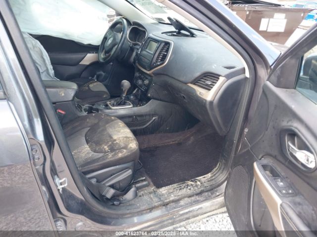 1C4PJMCX1JD593518 Jeep Cherokee Latitude 4x4