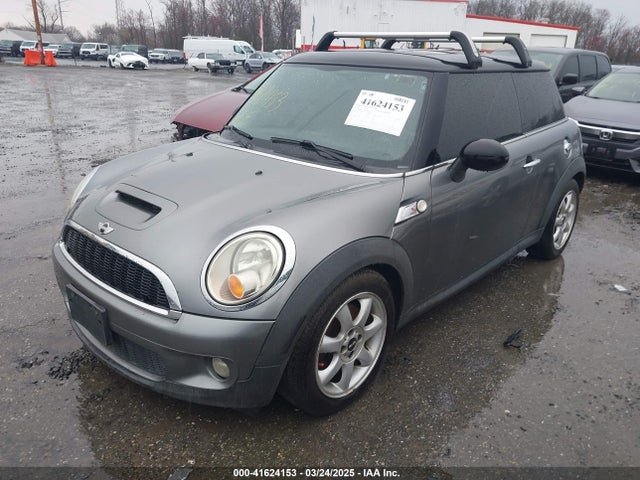2009 MINI COOPER S WMWMF73589TW88161 Photo 1