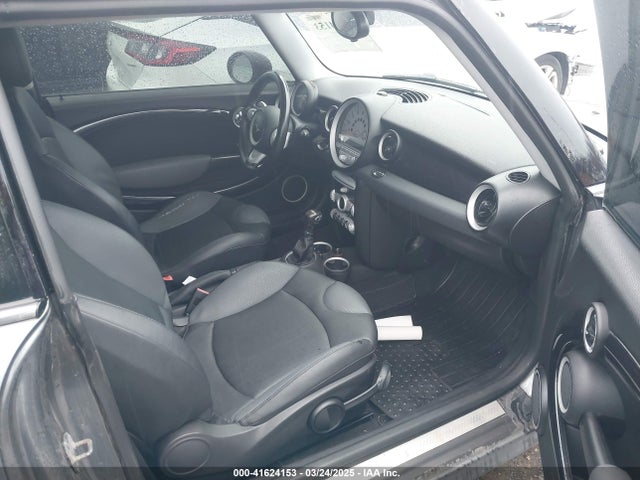 2009 MINI COOPER S WMWMF73589TW88161 Photo 4