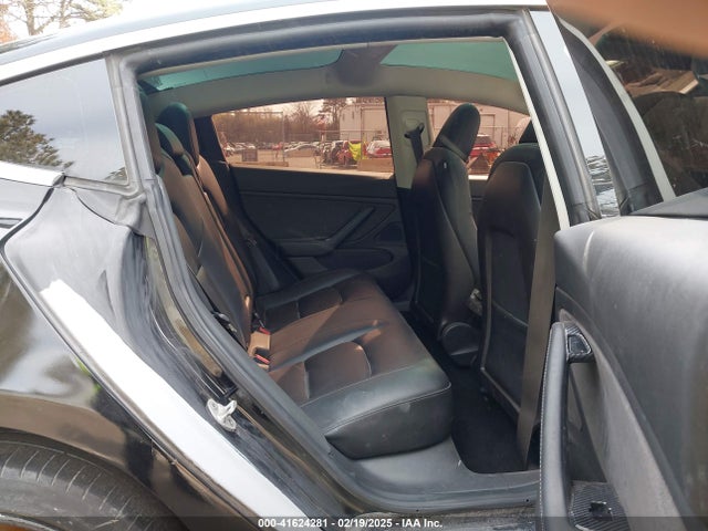2019 TESLA MODEL 3 5YJ3E1EA7KF297374 Photo 7