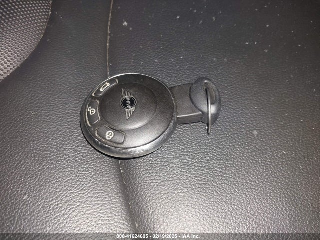 2011 MINI COOPER S WMWSV3C54BTY13827 Photo 10