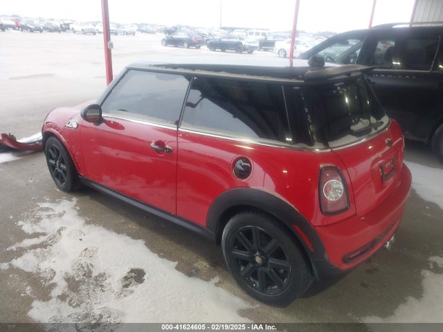 2011 MINI COOPER S WMWSV3C54BTY13827 Photo 2