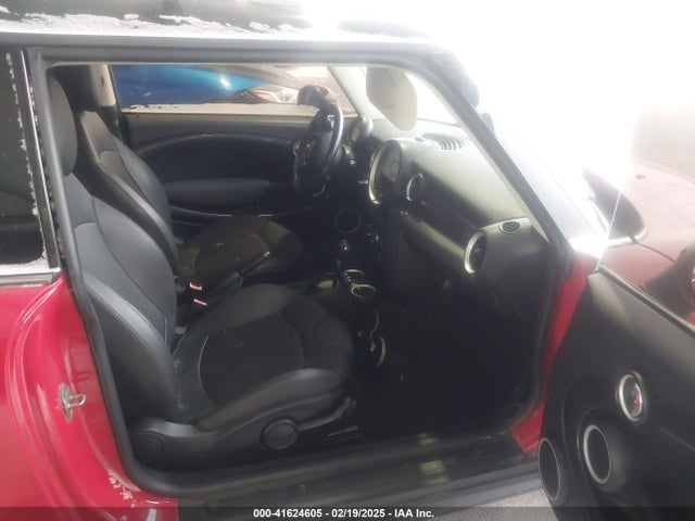 2011 MINI COOPER S WMWSV3C54BTY13827 Photo 4