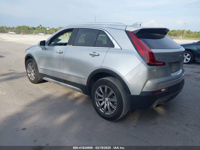 2020 CADILLAC XT4 1GYFZCR44LF060642 Photo 2