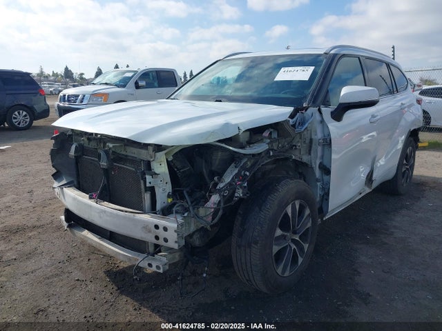 5TDHZRAH2NS548040 Toyota Highlander Xle