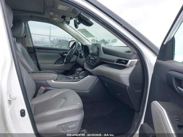 5TDHZRAH2NS548040 Toyota Highlander Xle
