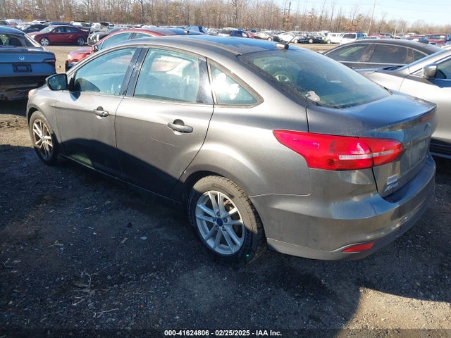 1FADP3F27JL212035 Ford FOCUS SE