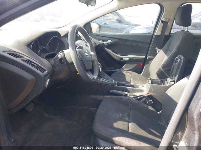 1FADP3F27JL212035 Ford FOCUS SE