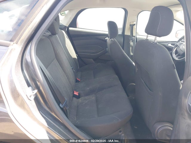 1FADP3F27JL212035 Ford FOCUS SE