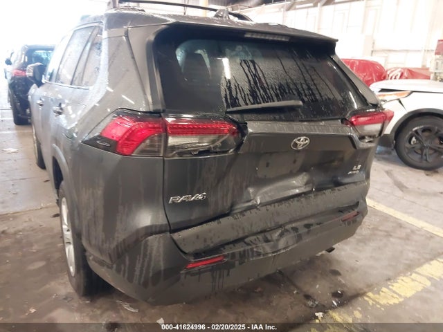 2T3G1RFV5KC058012 Toyota RAV4 LE