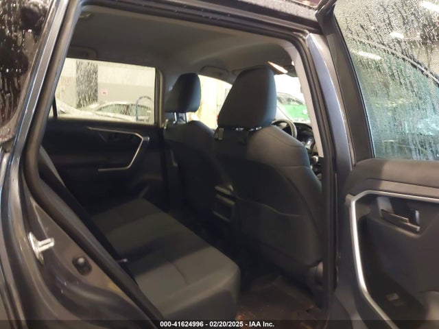 2T3G1RFV5KC058012 Toyota RAV4 LE